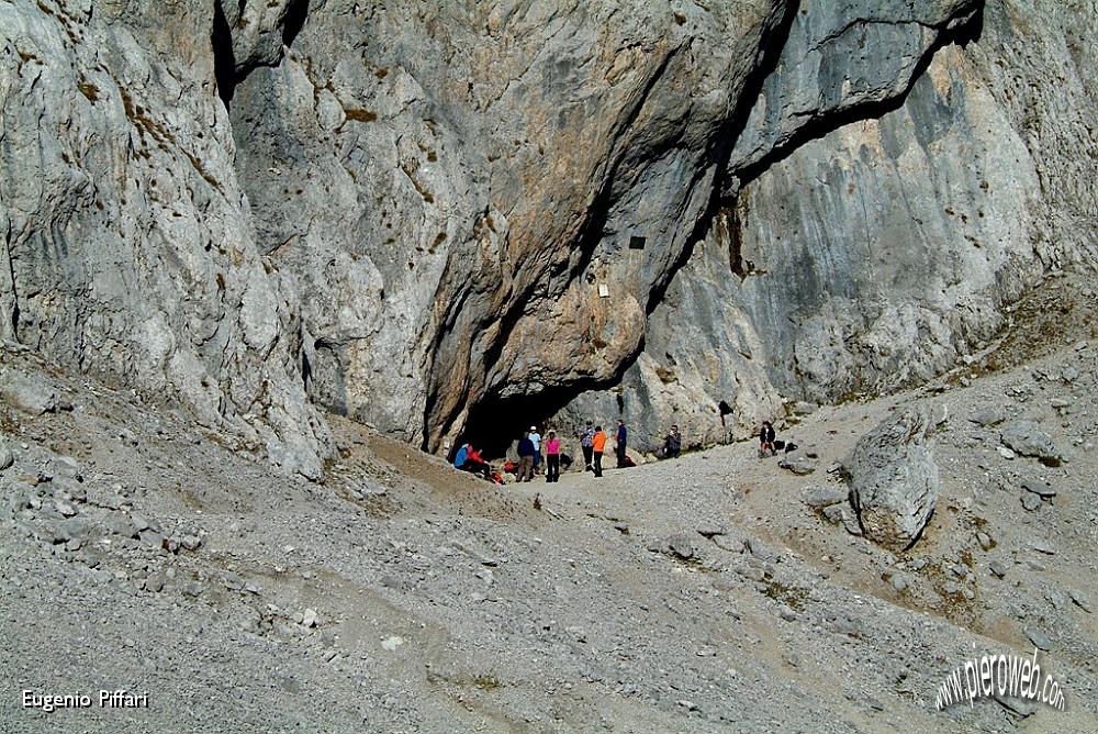 22 Grotta dei Pagaini estiva.JPG
